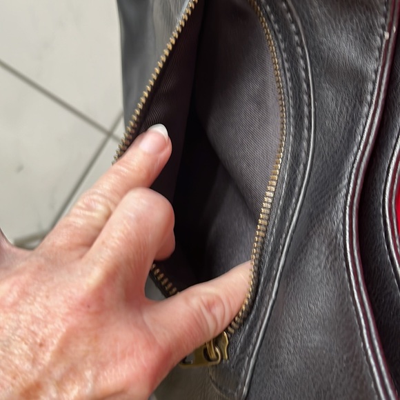 Universal thread     Black Crossbody Bag Adjustable strap   13”w x 13”h  EUC - Picture 4 of 14